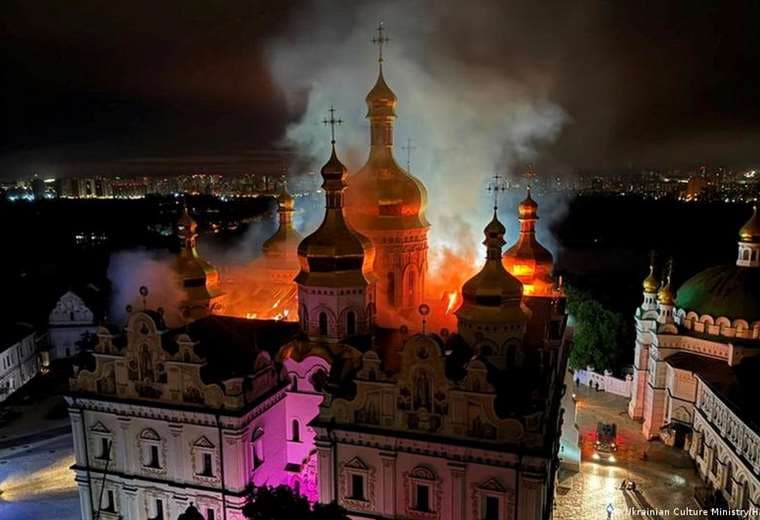 Daños a milenario monasterio en Kiev tras masivo ataque ruso