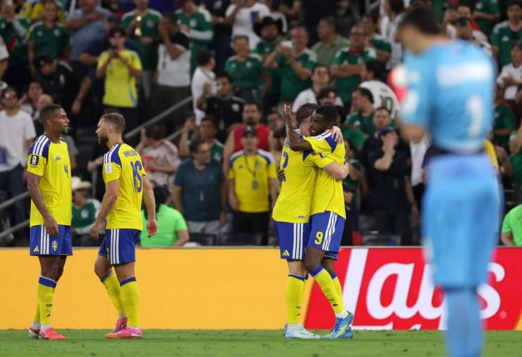 Suecia golea a Túnez y toma la delantera del grupo F
