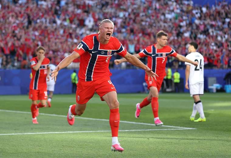 Noruega y un certero Haaland debutan con triunfo