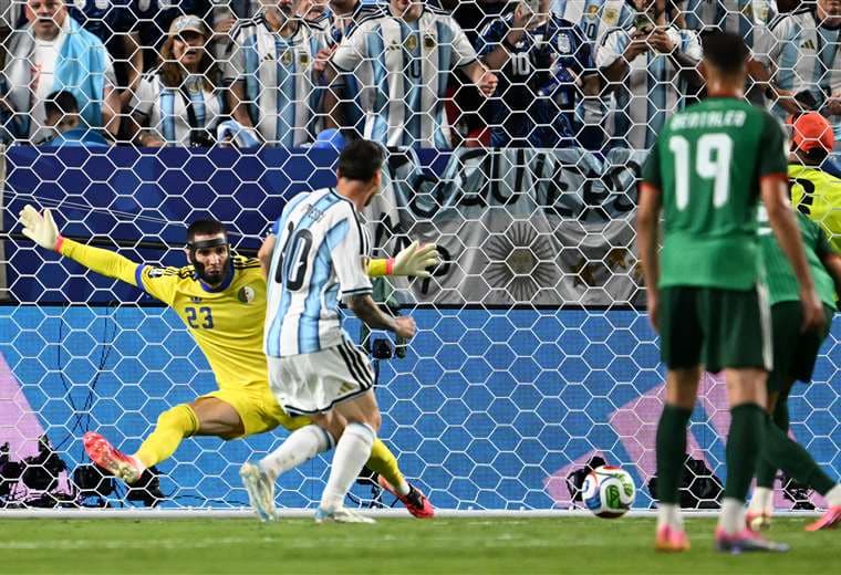 Último tango de Lionel Messi inicia con histórico triplete ante Argelia