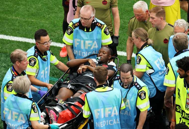 Jugador de Canadá sufre escalofriante lesión en el Mundial