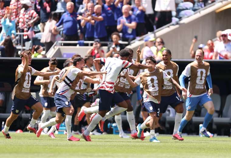 Estados Unidos se encamina a la siguiente ronda con victoria ante Australia