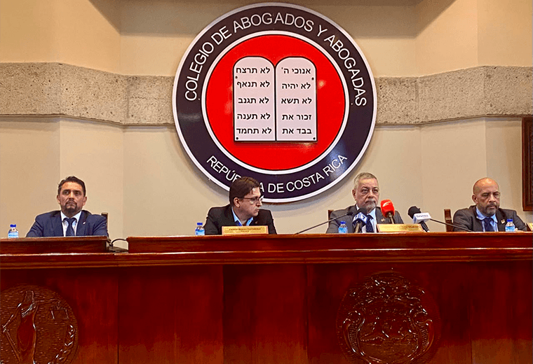 Reprobación masiva en examen para nuevos abogados genera polémica: ¿qué dice el Colegio?