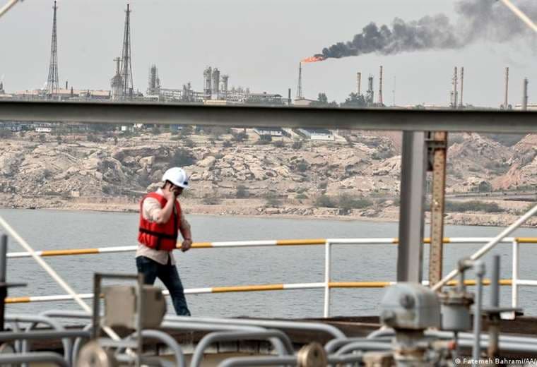 Estados Unidos suspende sanciones al petróleo iraní hasta el 21 de agosto