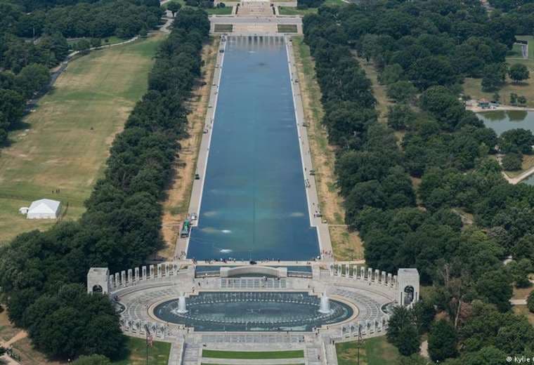 Trump amenaza con prisión por daños al estanque reflectante de Washington