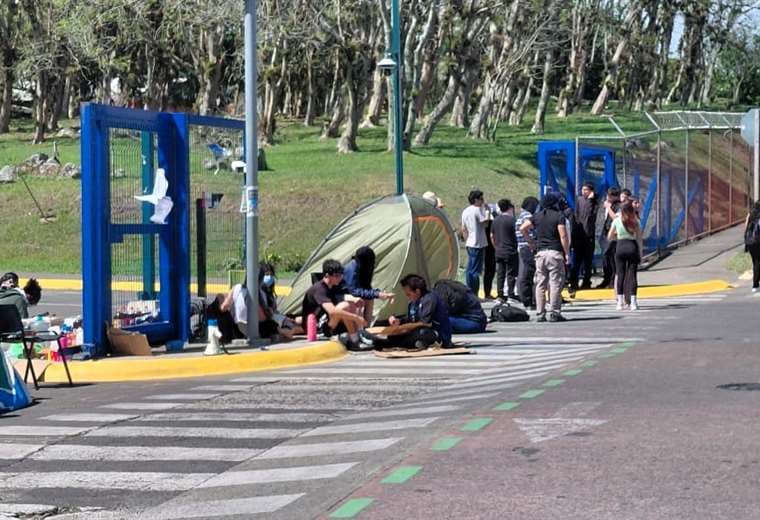 TEC reconoce que pagó becas estudiantiles con recursos que no tenía presupuestados
