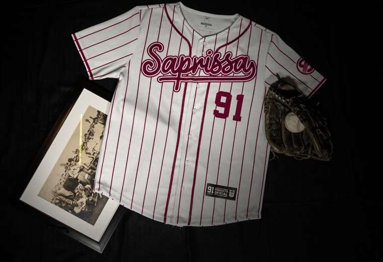 ¿Por qué Saprissa lanzó una camiseta de béisbol?