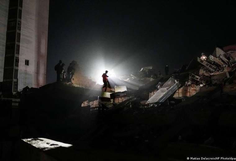 Cifra de muertos por terremotos en Venezuela aumenta a 1.430