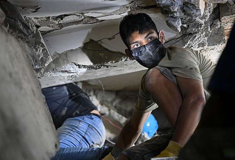"Hay edificios donde no se ha removido ni una piedra": se apaga la esperanza de hallar más sobrevivientes en Venezuela