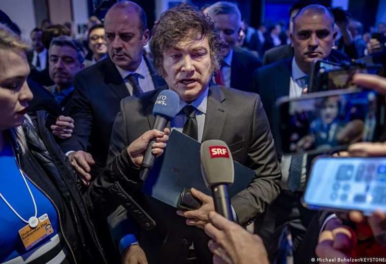 Milei mueve fichas de su gabinete tras renuncia de Adorni