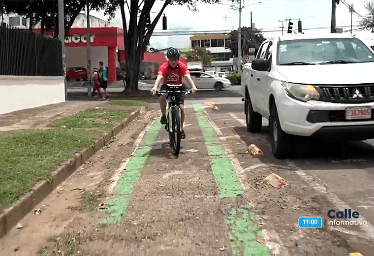 Periodista Pablo Campos presenta 'Calle 7 Informativo' en bicicleta: esta es la razón
