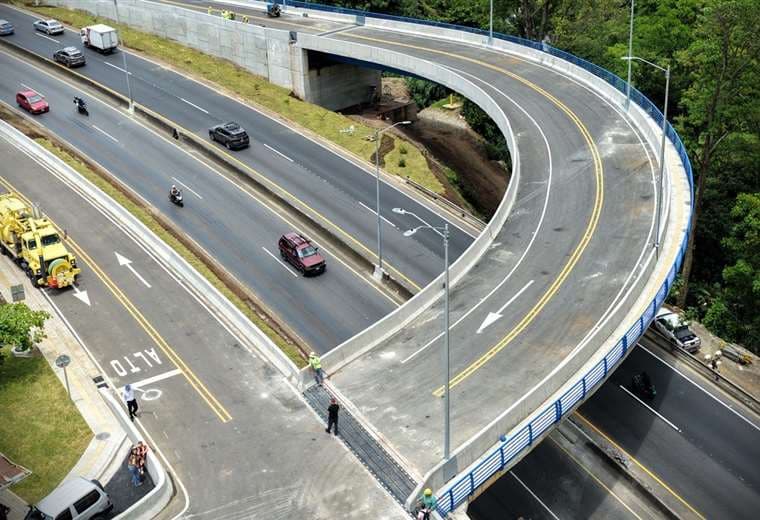 Circunvalación dice adiós a los semáforos: Habilitado nuevo paso elevado en Hatillo