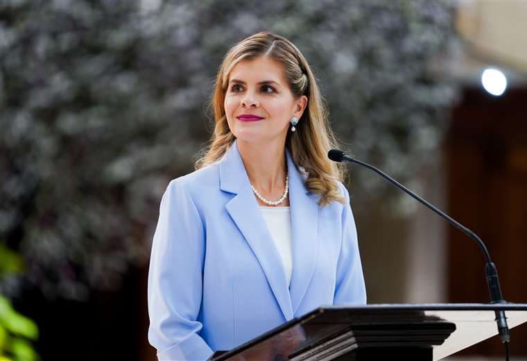 ¿Por qué Laura Fernández nombró en embajadas a personas sin carrera diplomática?