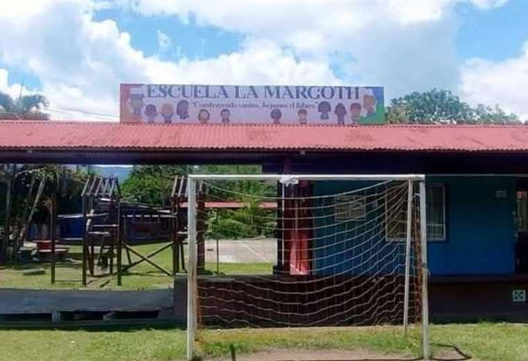 “Mi hijo no lleva tijeras a clases por miedo a que lo maten”, denuncia madre en Turrialba