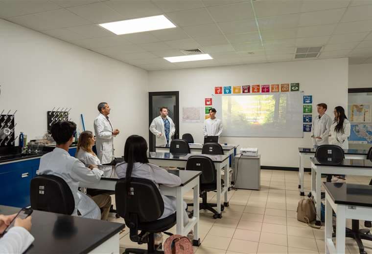 Plantean cambiar horas de clases para que universitarios con empleo terminen de estudiar