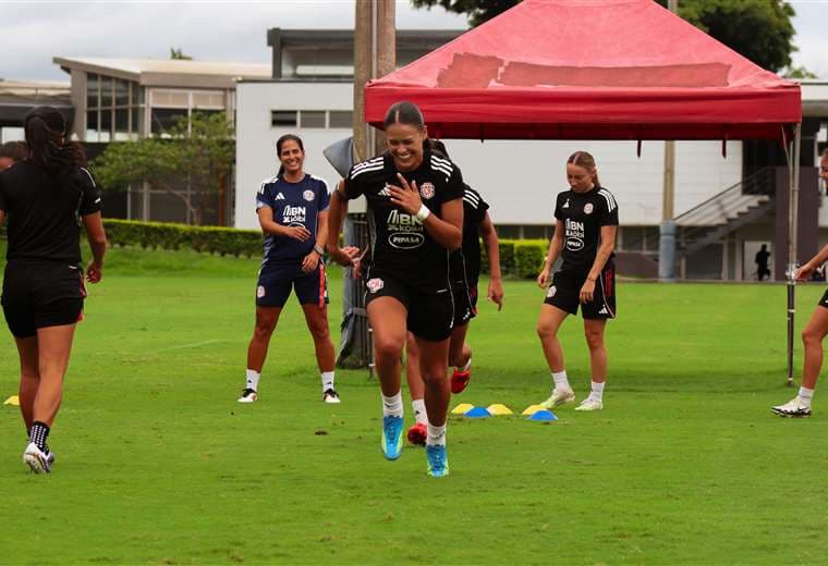 Lindsay Camila exige máxima concentración de la Femenina ante Canadá y pide llenar el Fello Meza