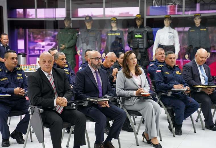 Laura Fernández ordena reforma para combatir ingreso ilegal de extranjeros al país