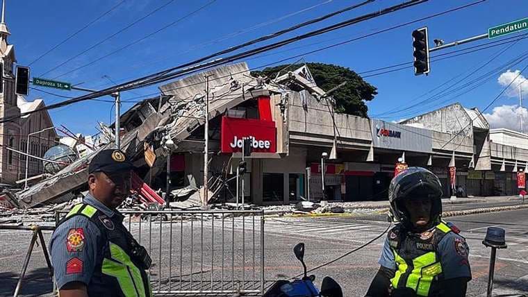 Decenas de muertos y heridos por terremoto de magnitud 7,8 en Filipinas