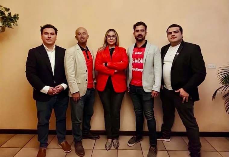 Grandeza Rojinegra presenta su papeleta para elecciones en Alajuelense