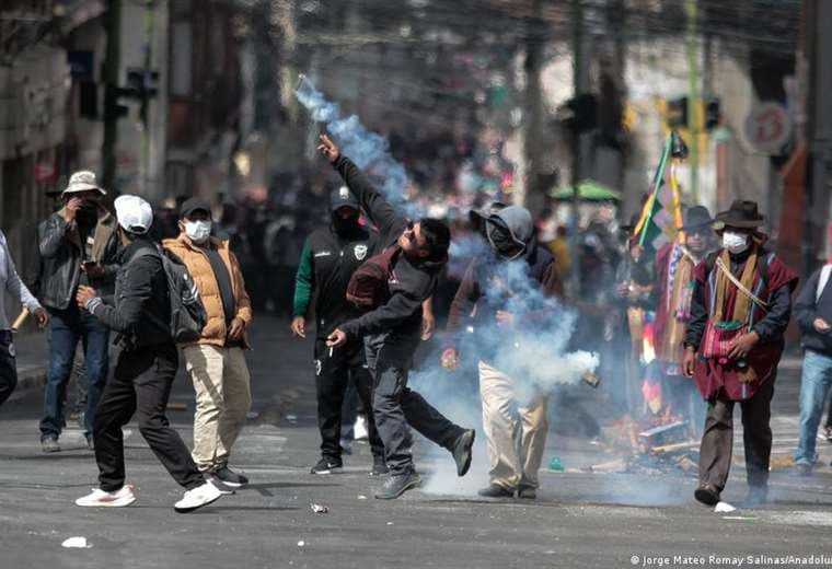 Paz advierte a "narcoterroristas" que "sus días están contados" por protestas en Bolivia