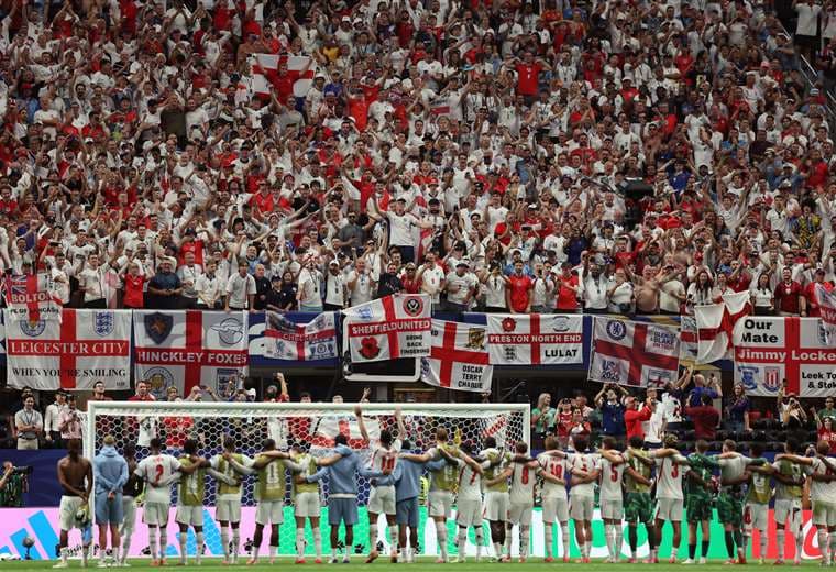 ¿Por qué la Selección de Inglaterra canta 'Wonderwall' tras sus triunfos en el Mundial?