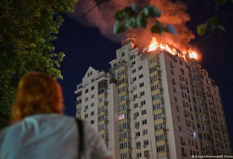 Al menos 30 muertos en el peor ataque ruso contra Kiev desde 2022
