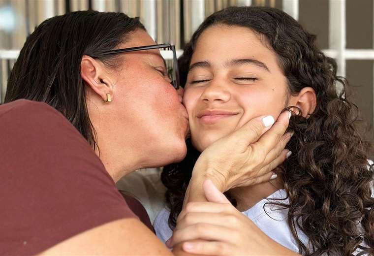 "Comí kétchup y queso": Niña de 12 años relata cómo sobrevivió bajo escombros en Venezuela