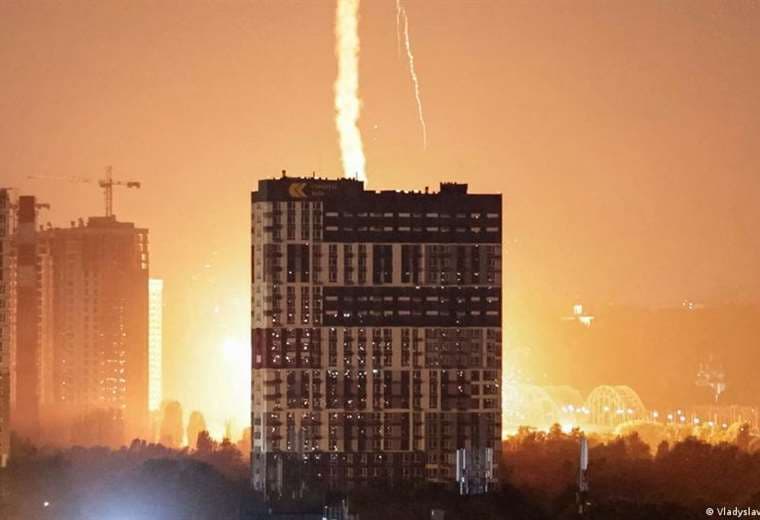 Suben a 14 los muertos por ataque ruso contra Kiev