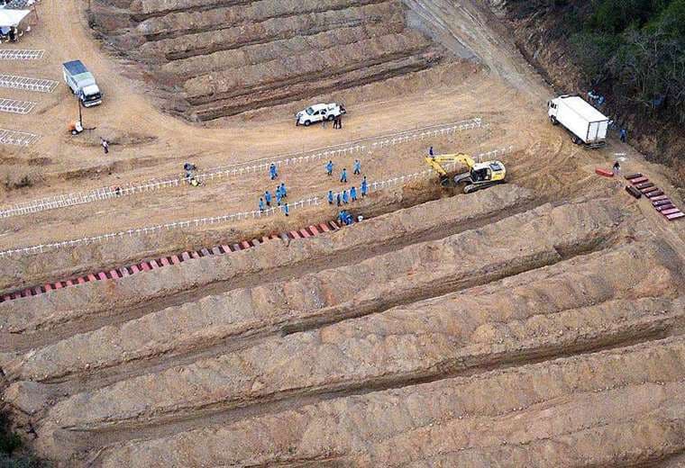 Imágenes del cementerio de emergencia en el que Venezuela entierra a víctimas de terremotos