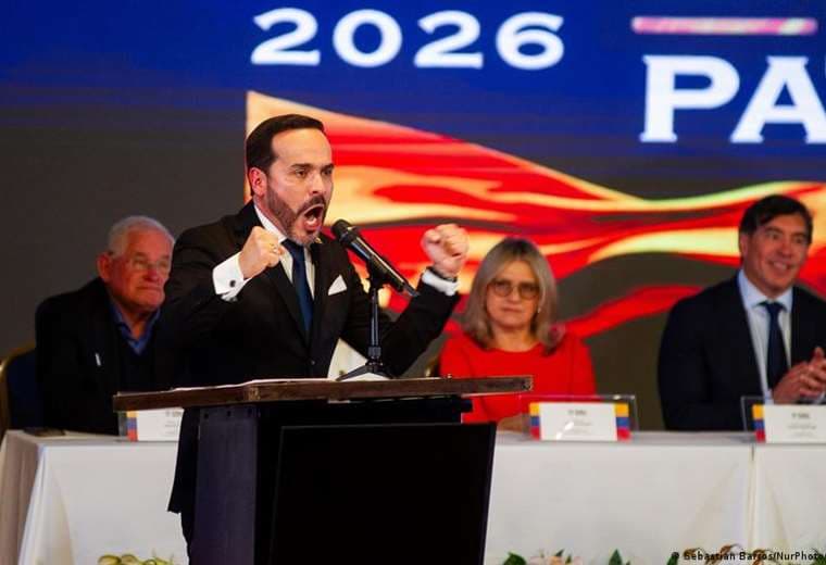 De la Espriella denuncia que Petro quiere dar "un golpe de Estado" en Colombia