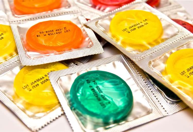¿De qué sirve incluir condones y pastillas anticonceptivas en la ...