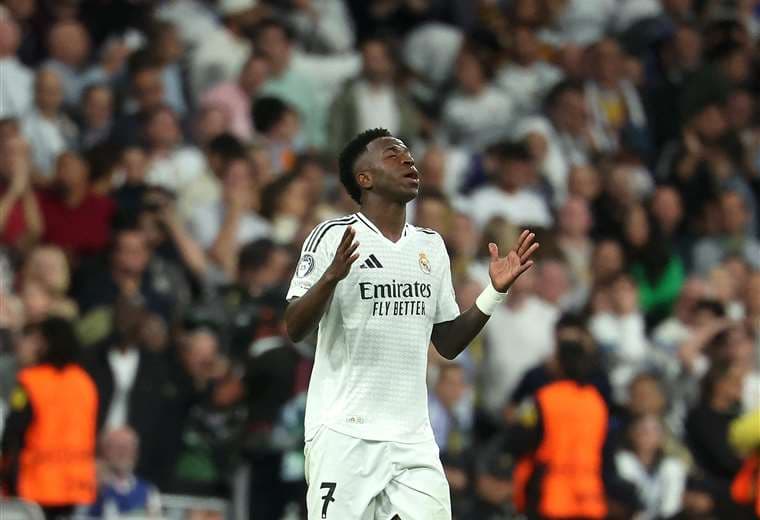 Vinícius estrena su renovación con el brazalete de capitán ante el Ferencváros