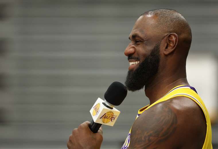 LeBron James mantiene en suspenso a la NBA sobre cuál será su próximo equipo