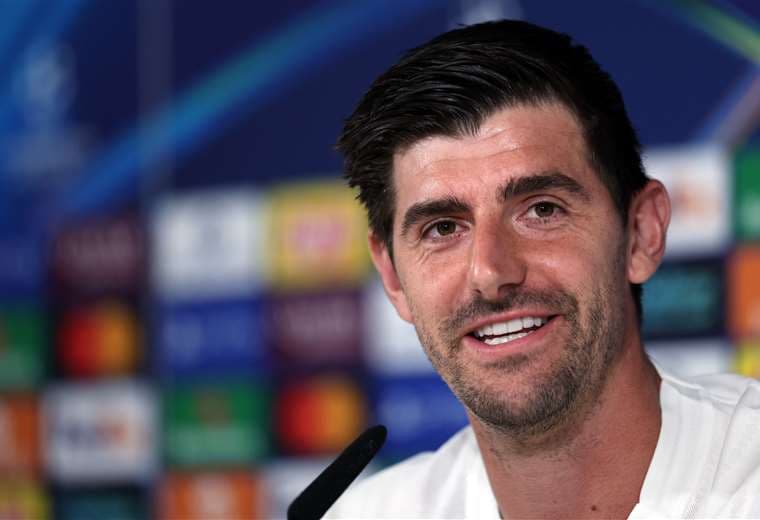 El arquero del Real Madrid Courtois es baja para el clásico