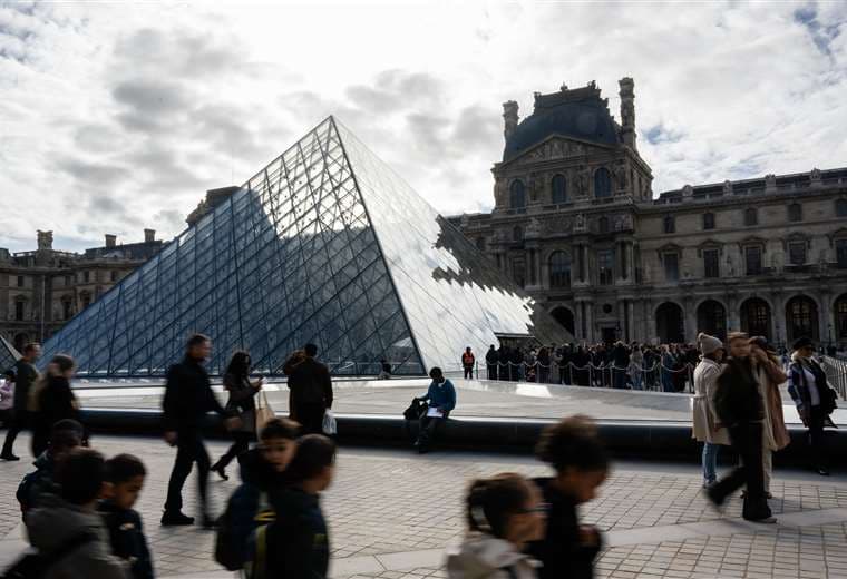 Museo del Louvre reabre la sala del robo de octubre 2025, sin joyas