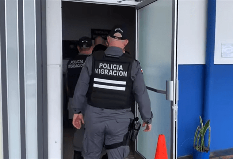 Cae funcionaria de Migración sospechosa de colaborar con grupo narco de “La H”