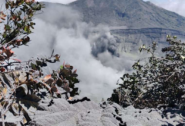 CNE declara alerta verde en el Poás por aumento de actividad sísmica y erupciones