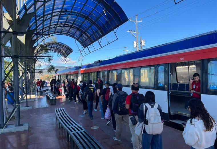 Fernández pone fecha en Cartago a llegada del tren a Paraíso y ampliación de Florencio del Castillo