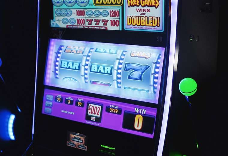 Hacienda sanciona a 10 casinos con ₡361,5 millones por irregularidades tributarias