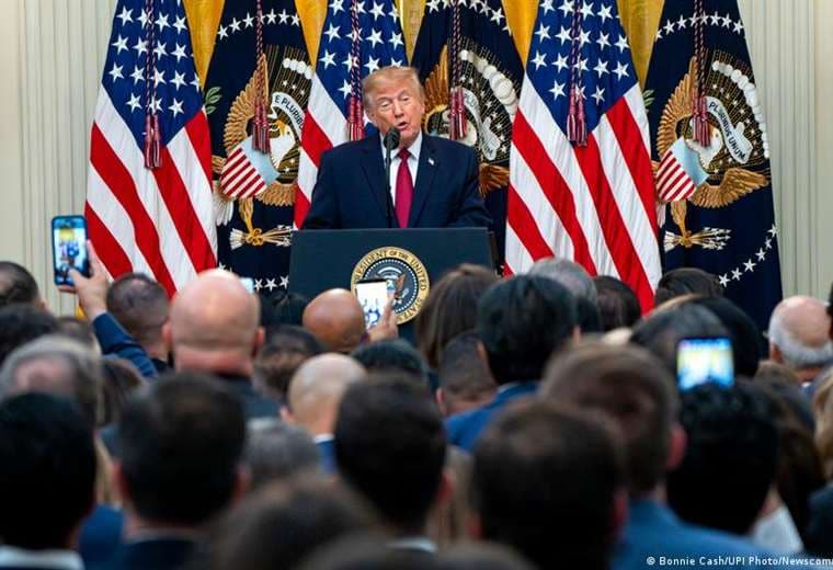 Donald Trump retoma celebración hispana mientras pierde el voto latino
