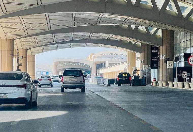 Al menos 12 muertos y 300 heridos en ataque contra aeropuerto de Riad, capital de Arabia Saudita