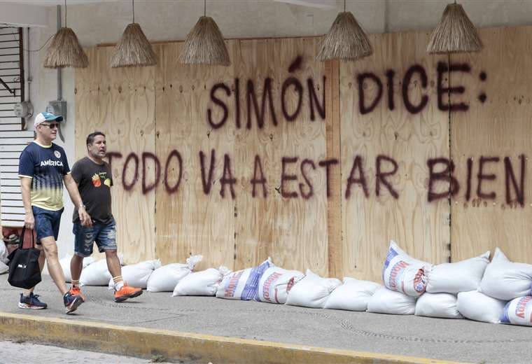 "Simón dice: 'todo va a estar bien'": pintada se viraliza ante impacto de ciclón en México