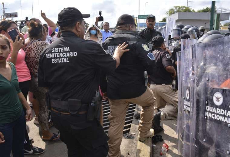 México construirá seis cárceles nuevas tras riñas que causaron 12 muertes