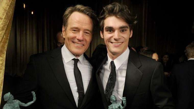 "Te echaré de menos, hijo": el mensaje de Bryan Cranston tras la muerte de RJ Mitte