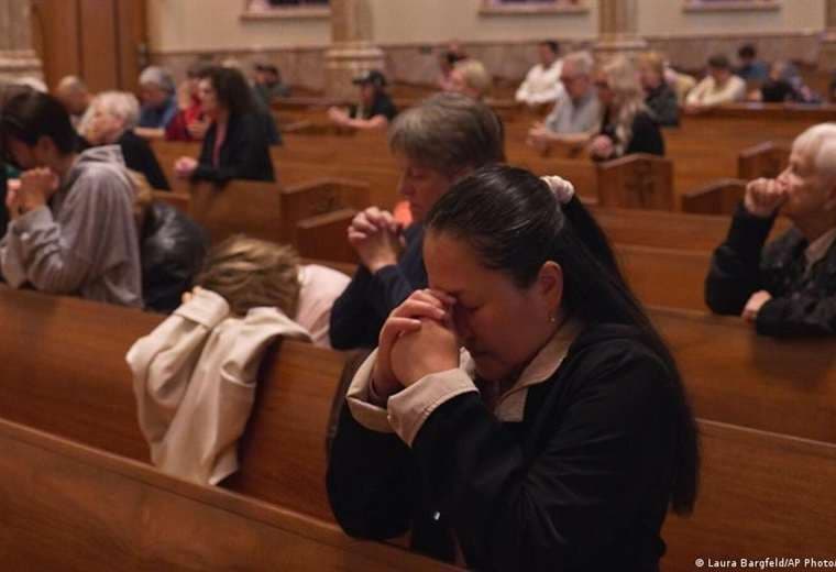 Conmoción y apoyo de fieles al papa León en su natal Chicago