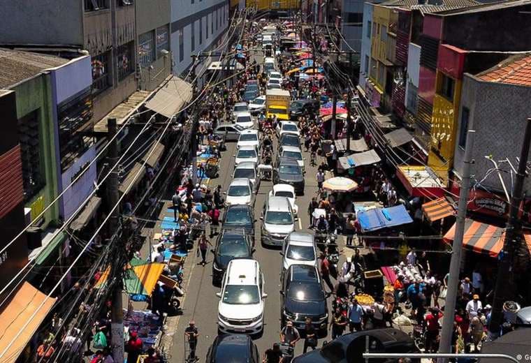 Brasil aprueba reducir su semana laboral de seis a cinco días