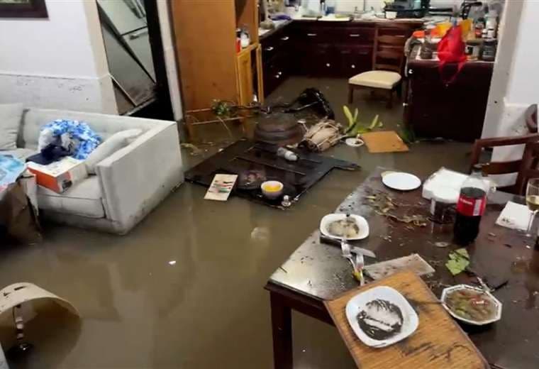 Familia en Santa Ana tuvo pérdidas millonarias luego de que el agua superara el metro de altura