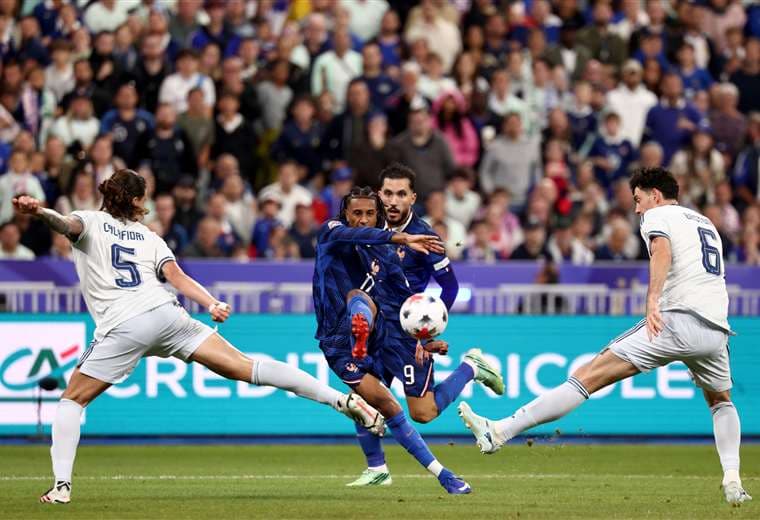 Italia empata en Francia y frena la racha de Zidane