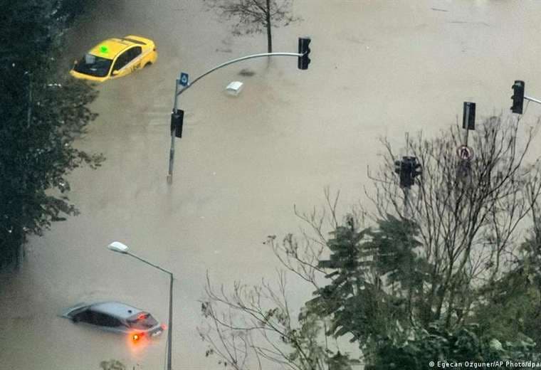 Al menos diez muertos por las peores lluvias en ocho décadas en Estambul