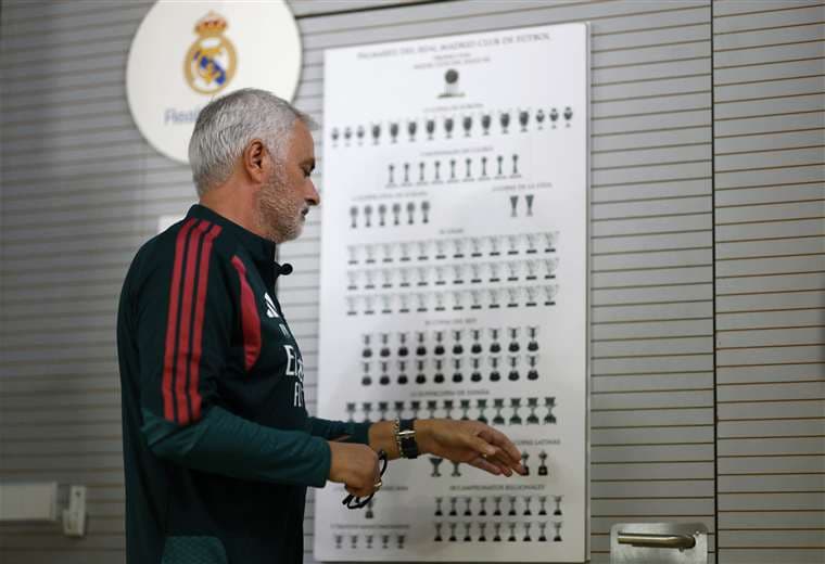 Mourinho recuerda que ningún jugador es "intocable"